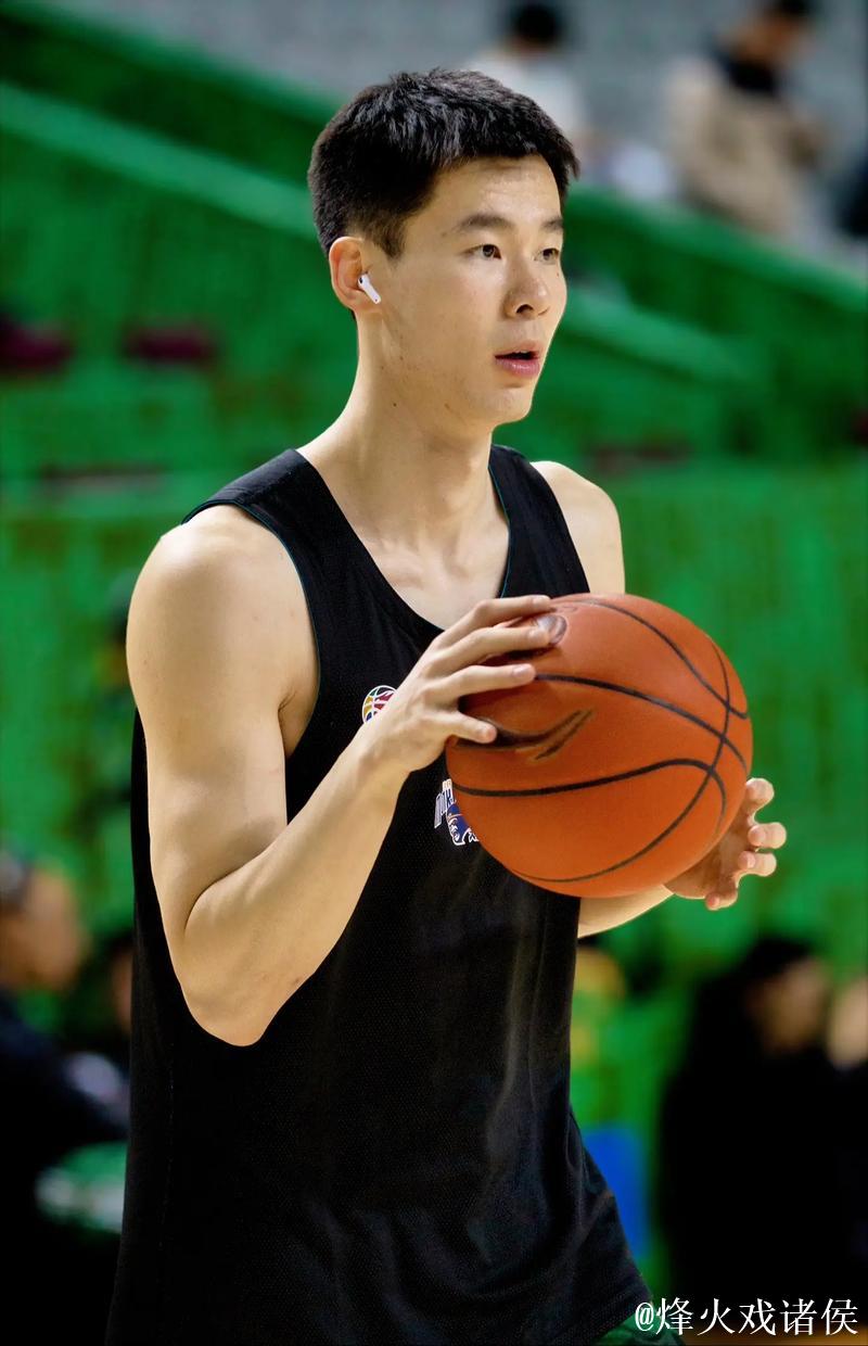 上海对阵同曦前瞻:张镇麟对决郭昊文激情碰撞 古德温力争连胜 上海对阵同曦前瞻:张镇麟对决郭昊文激情碰撞 古德温力争连胜